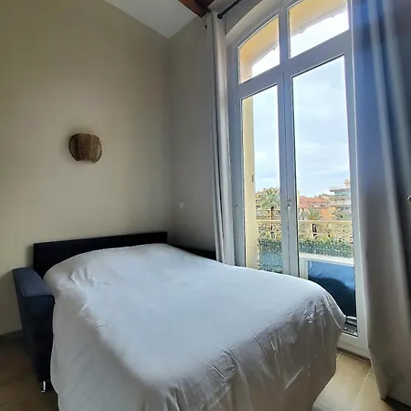 Bioves - Mezzanine Studio, Charming & Comfortable Lejlighed *