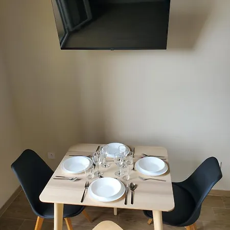 Bioves - Mezzanine Studio, Charming & Comfortable *