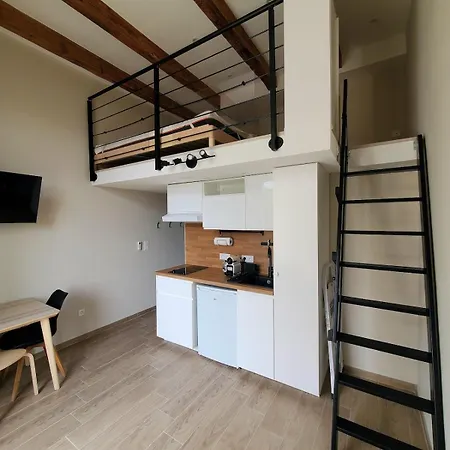 Bioves - Mezzanine Studio, Charming & Comfortable Apartment *