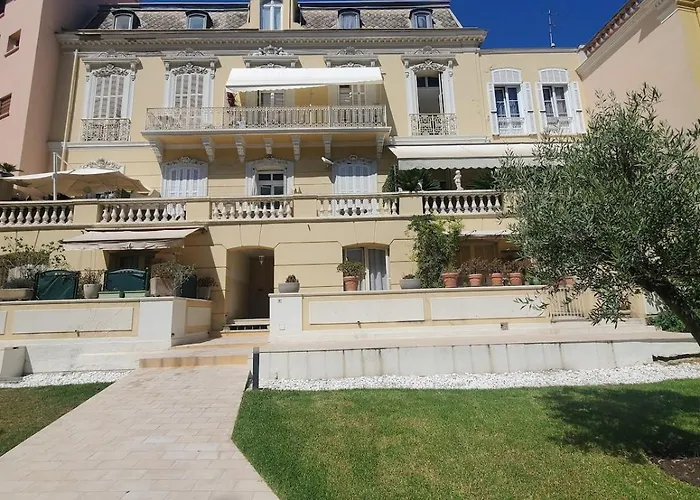 Bioves - Mezzanine Studio, Charming & Comfortable * 芒通